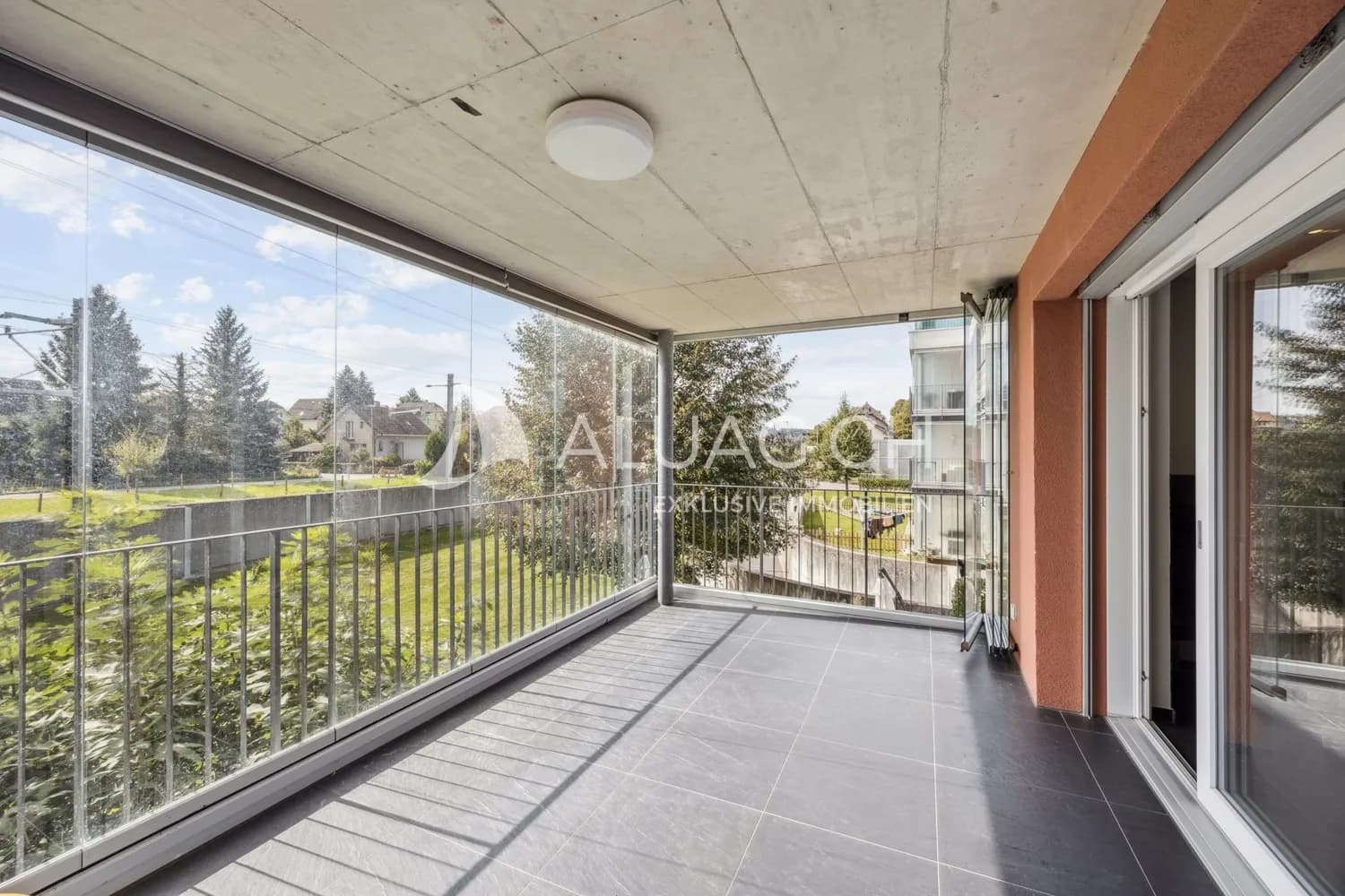 HELLE 4.5 ZIMMER WOHNUNG MIT WINTERGARTEN