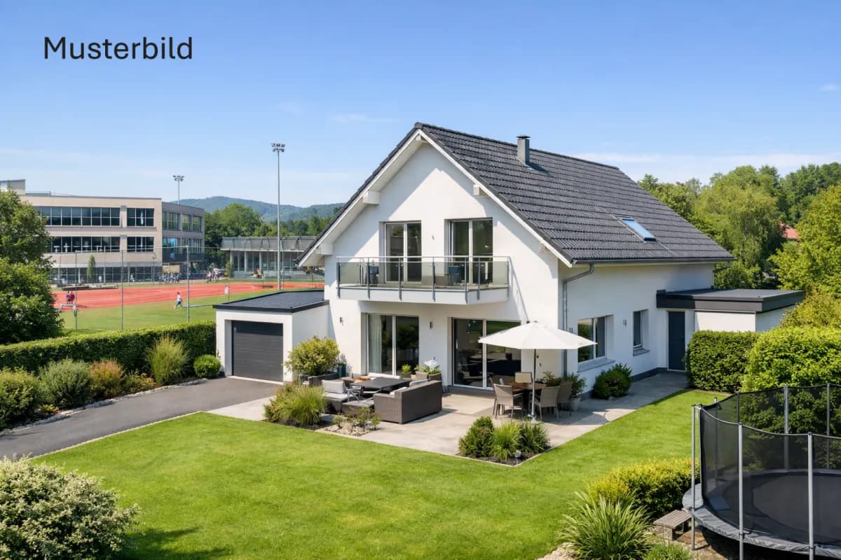 Exklusives Einfamilienhaus in Reinach AG