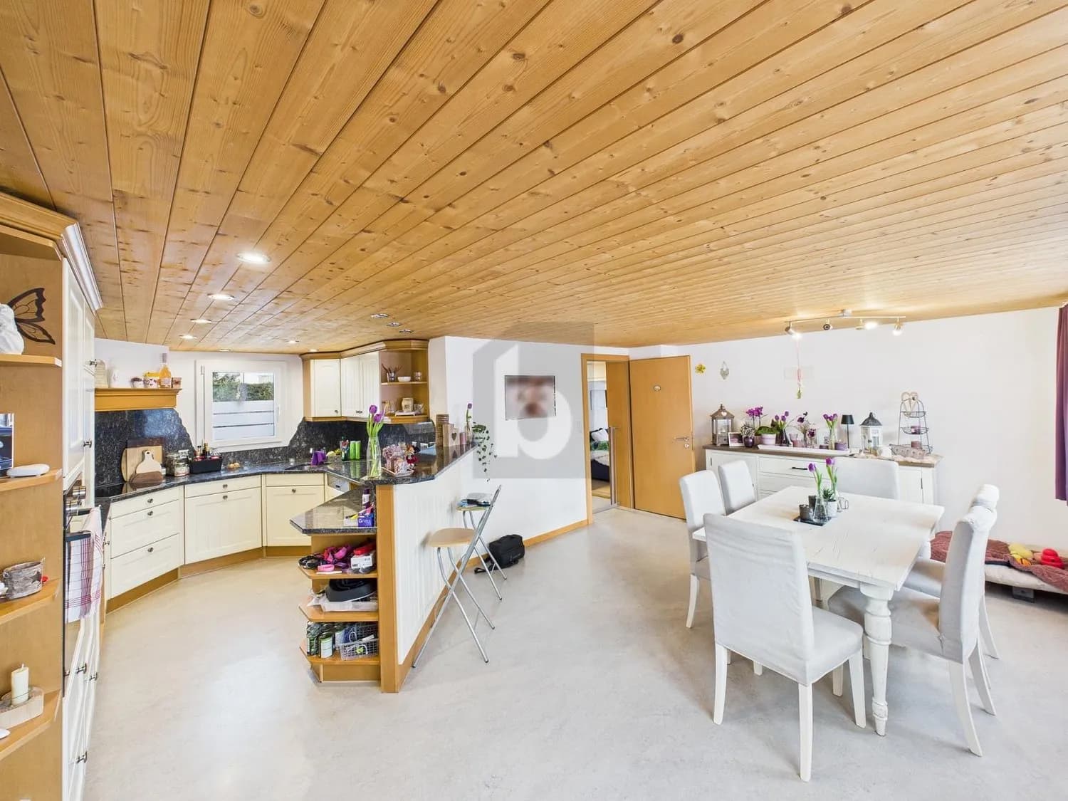 FAMILIENFREUNDLICH MIT SONNIGEM GARTEN!