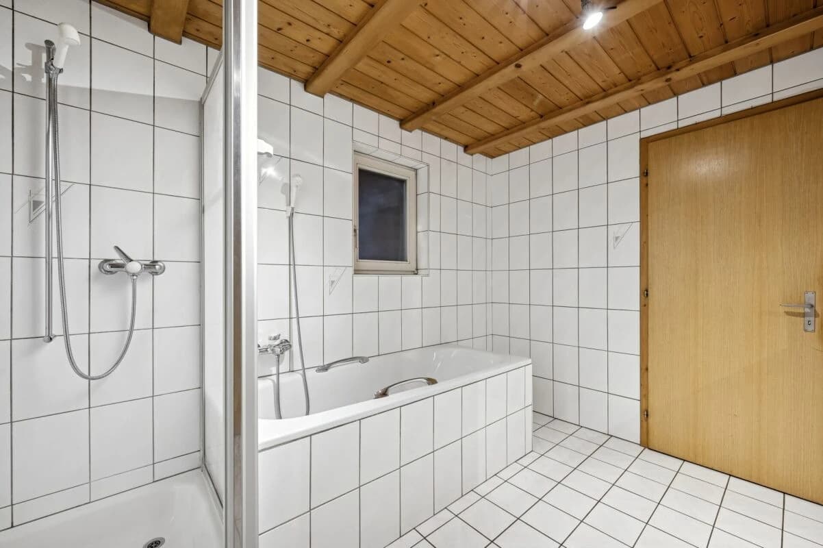 Bauernhaus mit Wohnraum, Ökonomieteil und Entwicklungspotenzial