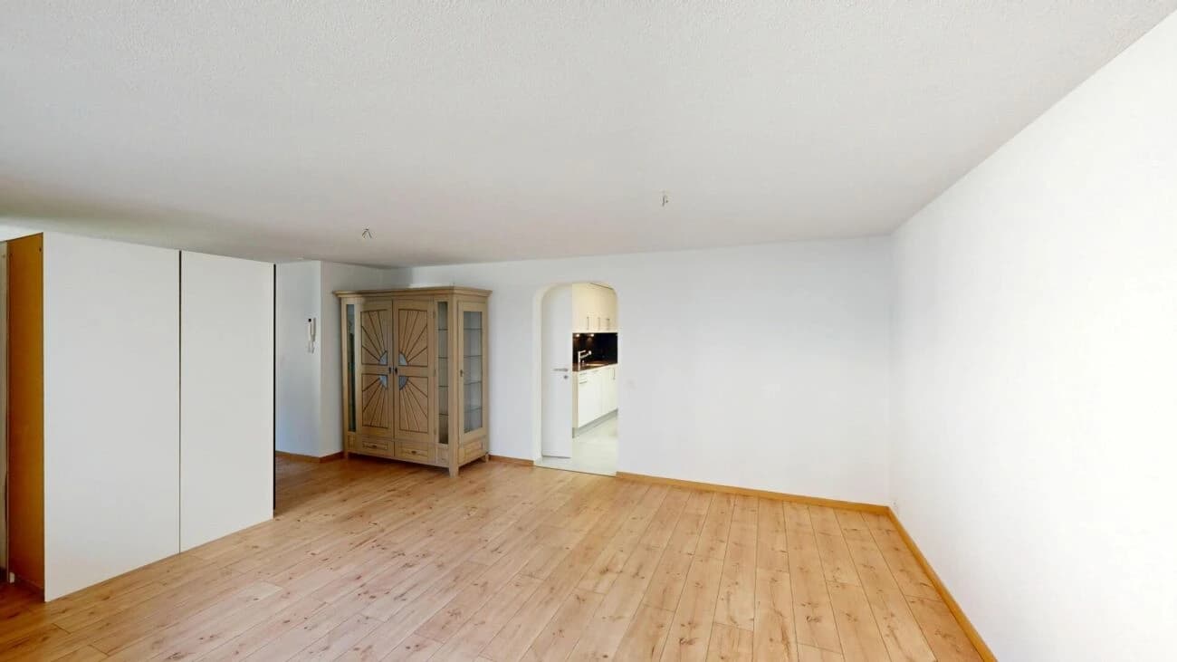 3.5-ZIMMER-WOHNUNG IN BRUNNEN - KOMPLETT RENOVIERT & MIT BESONDEREM LICHTKONZEPT