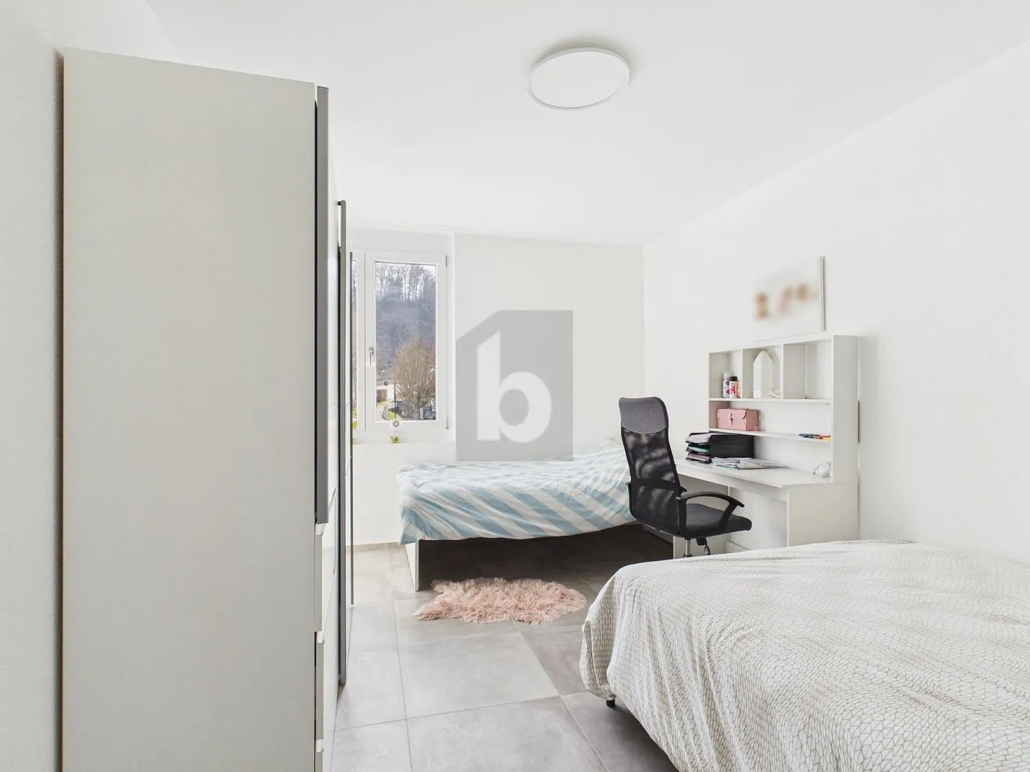 LICHTDURCHFLUTET MIT BALKON