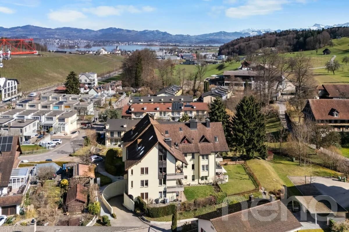 Attraktive 5.5 Zimmer Wohnung in Wilen b. Wollerau