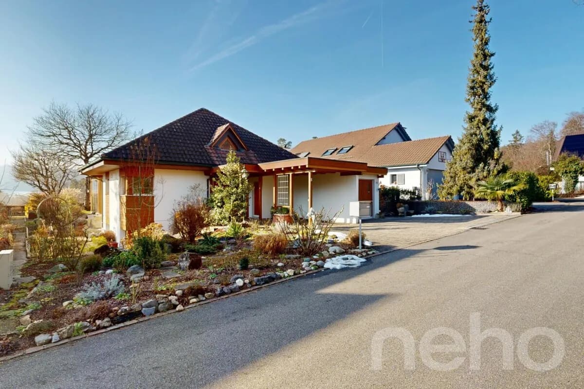 Freistehendes Haus mit grossem Garten und unverbaubarer Sicht