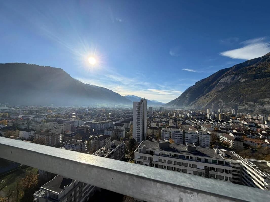 Neu sanierte, helle zwei Zimmer-Wohnung mit herrlicher Aussicht