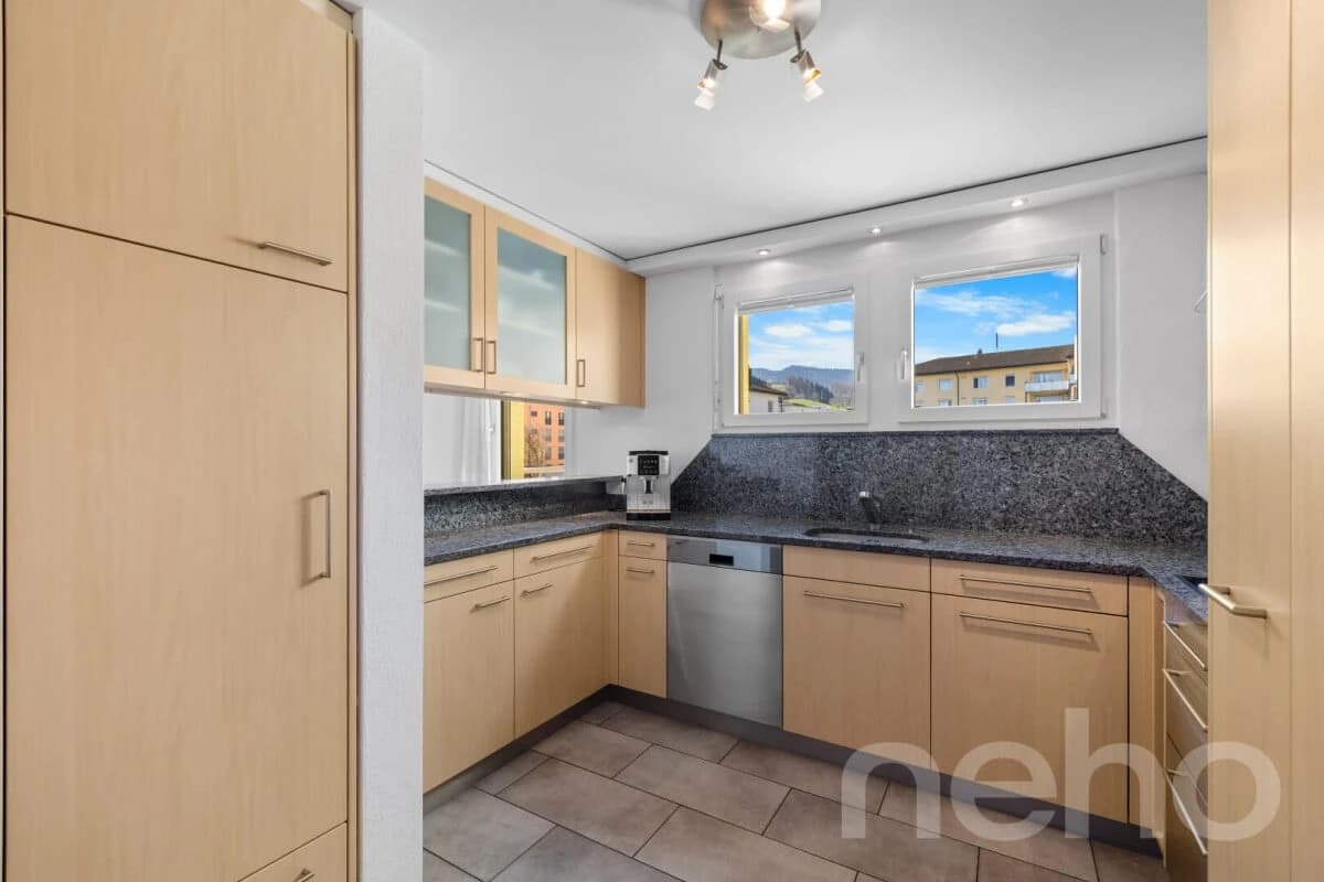 Attraktive 5.5 Zimmer Wohnung in Wilen b. Wollerau