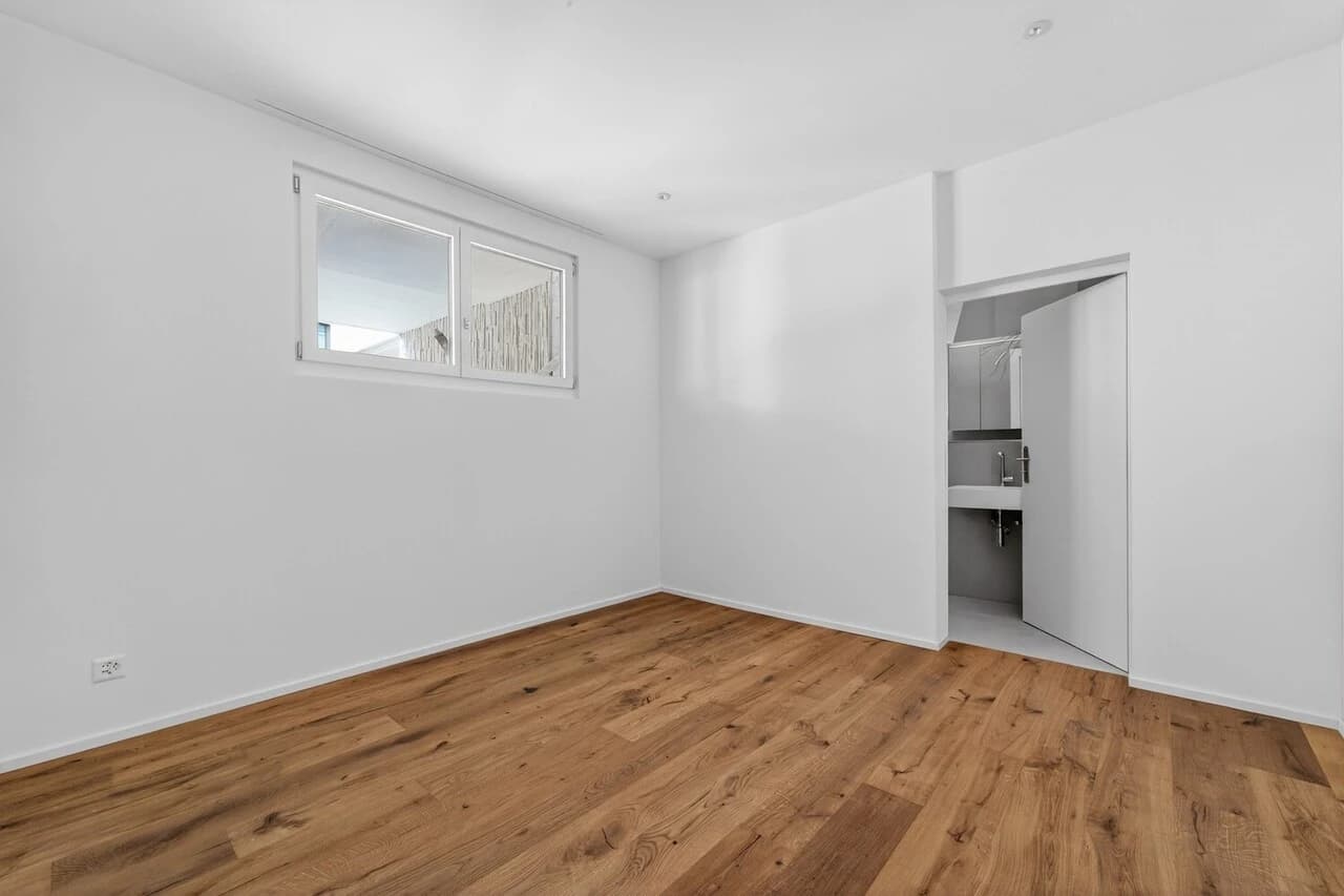 Erstvermietung - Hochwertig kernsanierte 2.5-Zimmer-Wohnung im EG