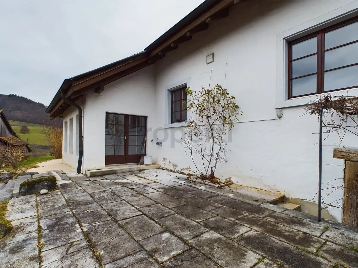 Ruhiges 3.5-Zimmer-Duplex-Haus mit schönem Garten und kleinem Teich in Maisprach