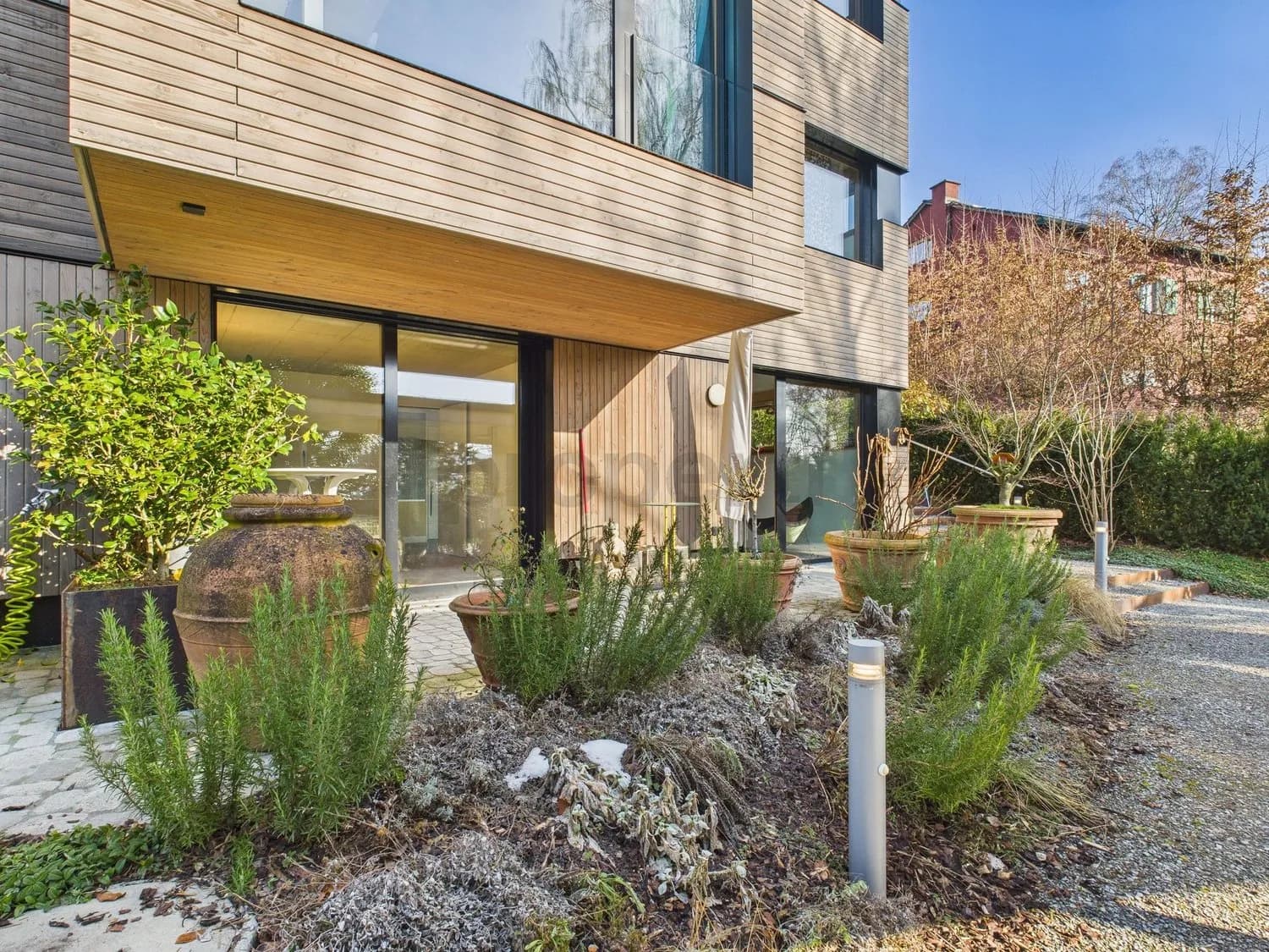 Moderne 2.5-Zimmer Wohnung mit Gartensitzplatz in Zürich