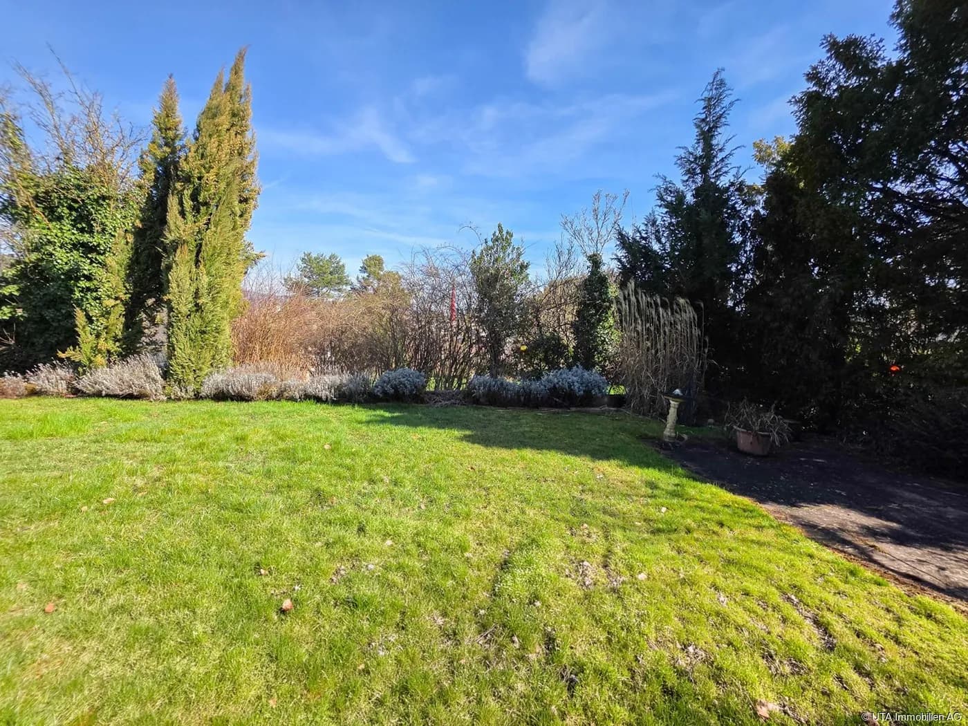 Sonnenverwöhntes Einfamilienhaus mit viel Garten und Privatsphäre