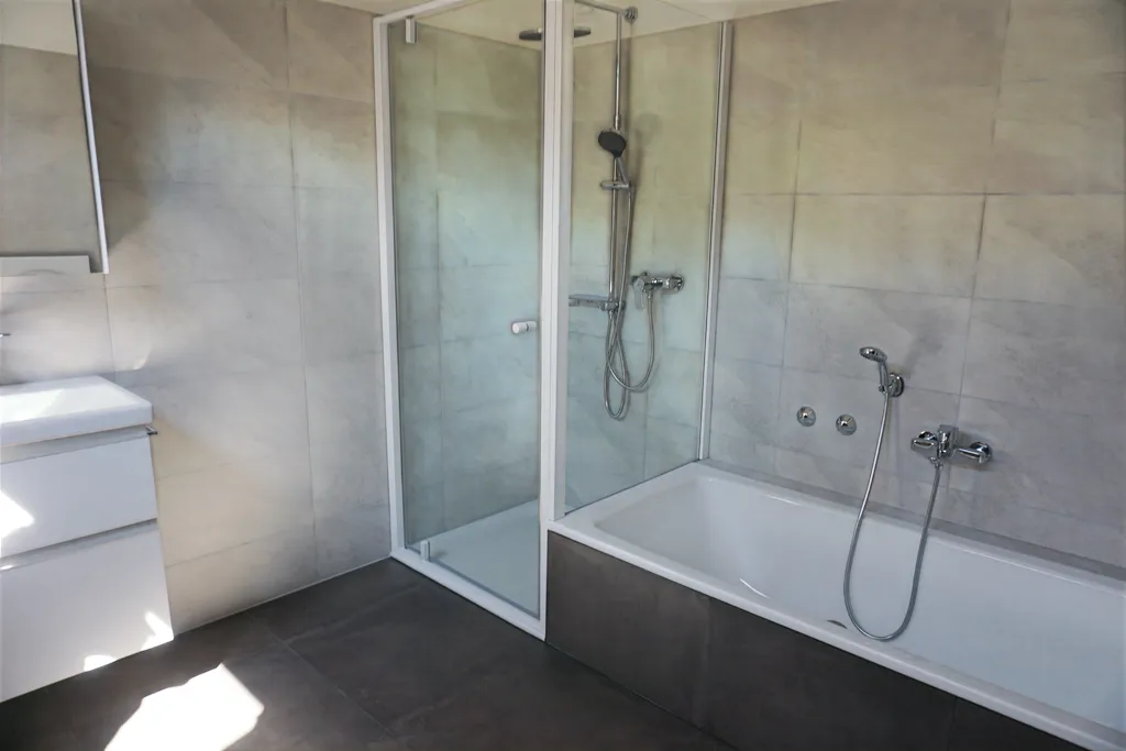 Moderne 4.5-Zimmer-Maisonette mit wunderbarer Seesicht in Wollerau