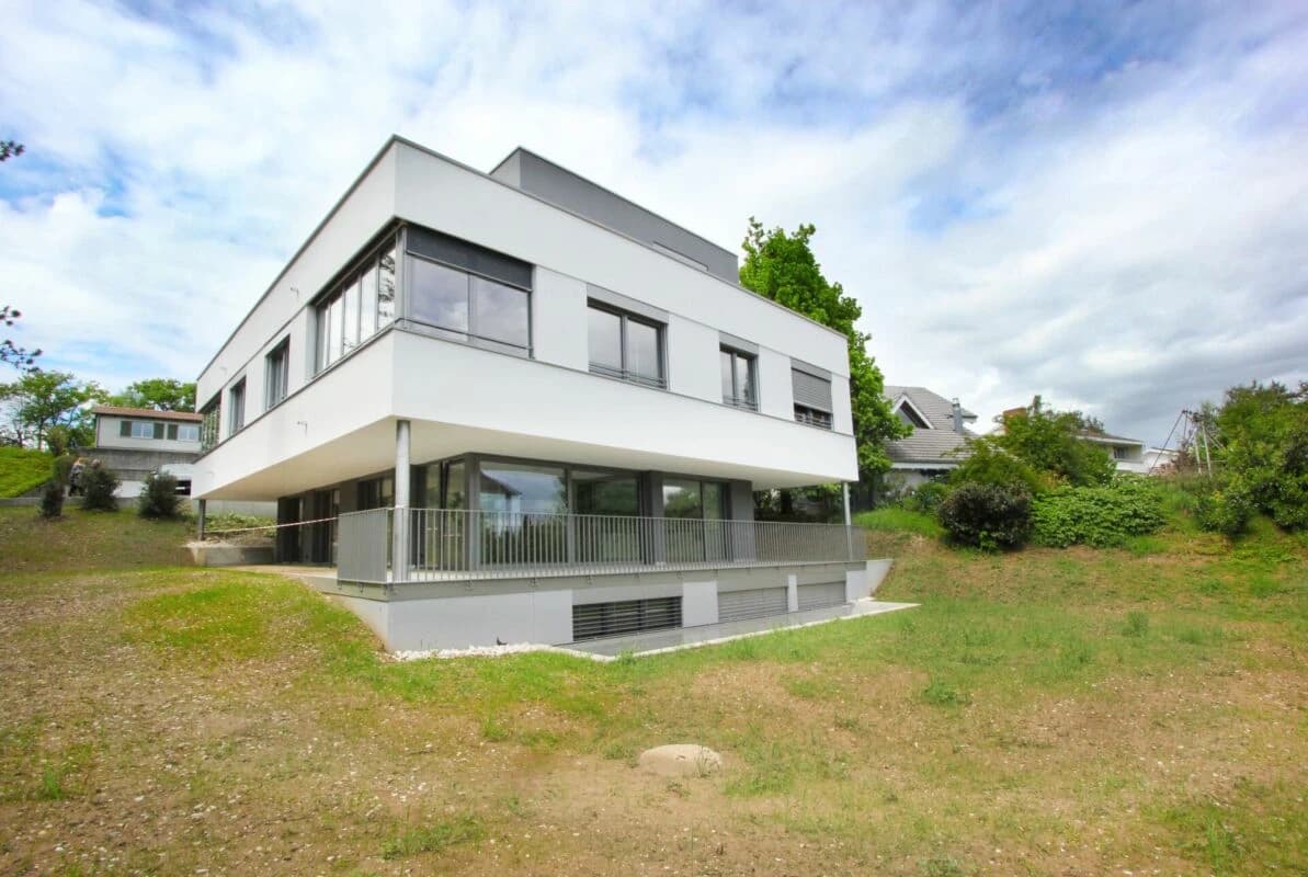 Moderne Attika-Wohnung über den Dächern von Oberwil