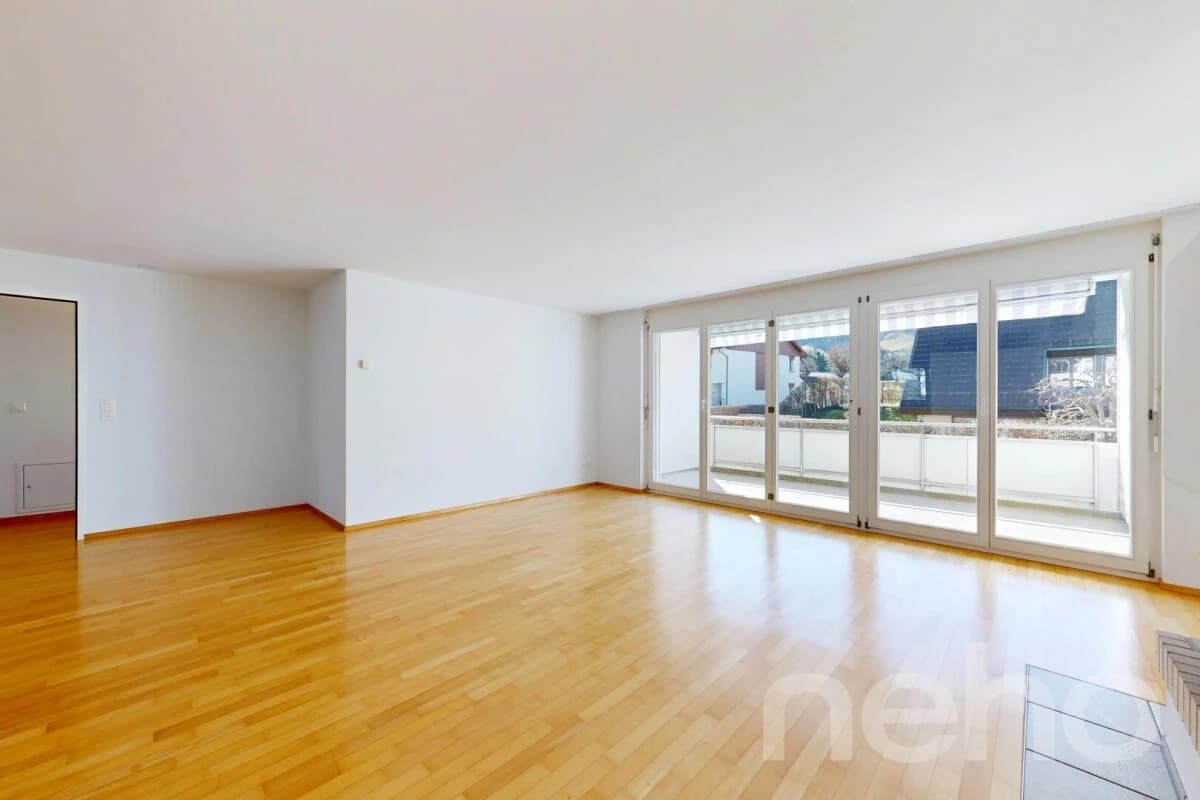 Helle und grosszügige 4.5-Zimmer-Wohnung in ruhiger Wohnlage