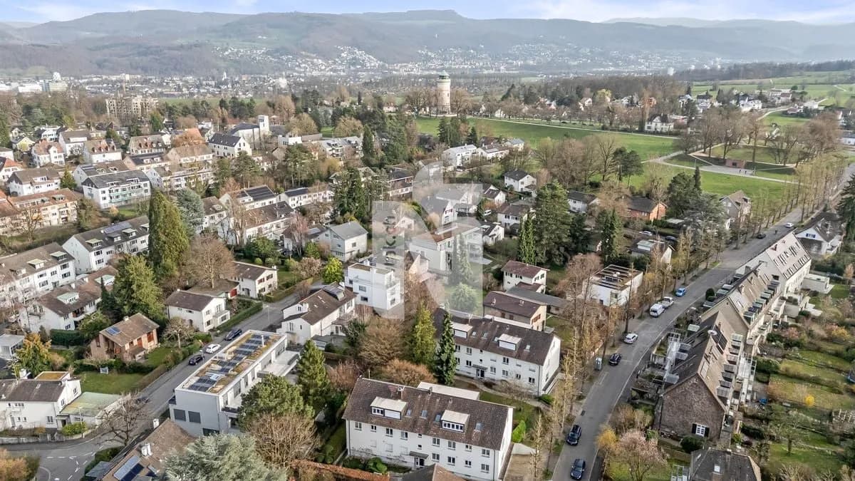 Familienfreundliche Gartenwohnung mit Balkon, eigenem Garten, Garagenbox und zusätzlichem Hobbyraum in bester Lage auf dem Bruderholz