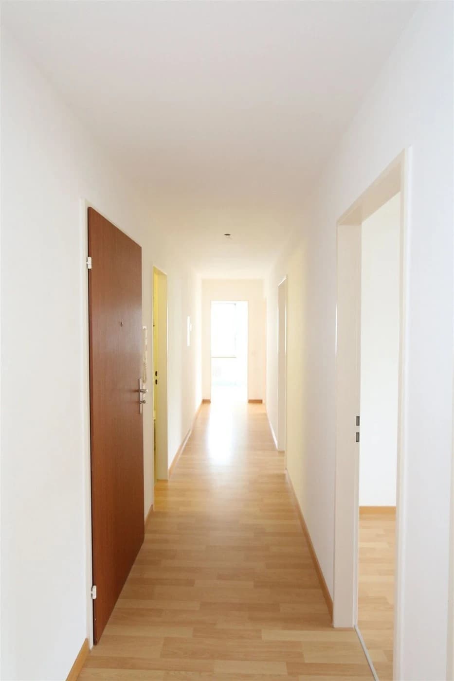 Tollem Wohnung mit Balkon - mit grünem Umschwung!