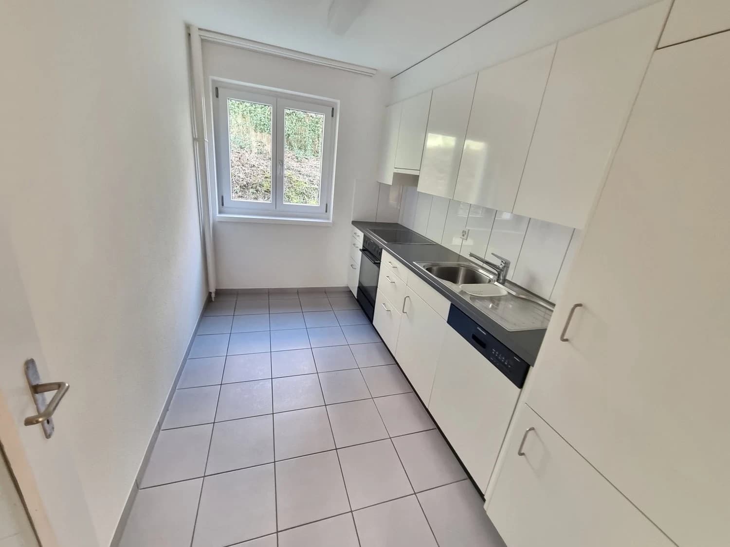 Frisch gestrichene Wohnung mit Balkon und Geschirrspüler  sofort verfügbar!