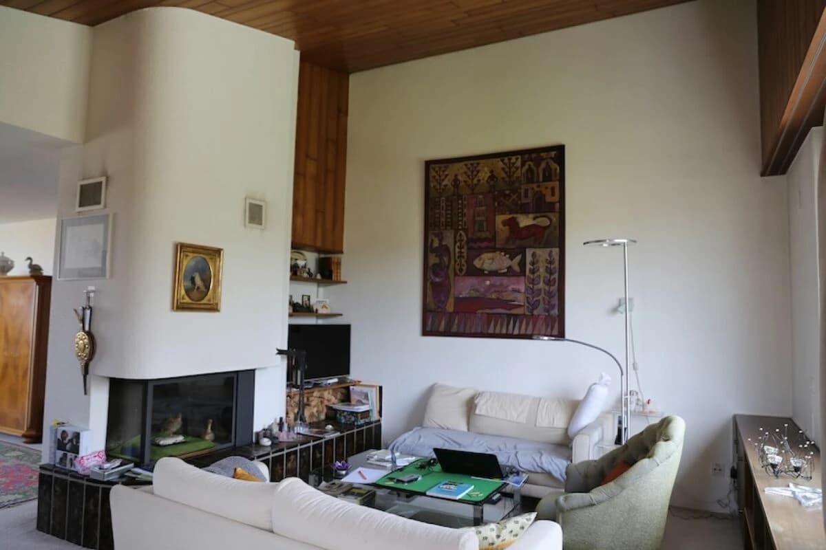 Villa mit Seesicht und mit separatem Bauland an sehr guter Lage.