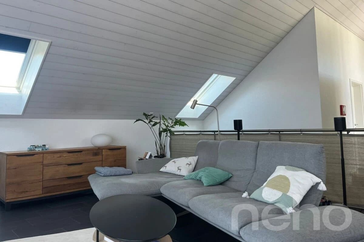 Moderne 2.5-Zimmer-Attikawohnung mit Terrasse und Weitsicht