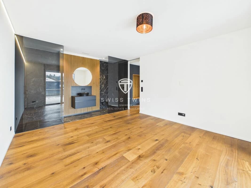 Luxuriöse 3.5-Zimmer-Terrassenwohnung mit 132m² Privat-Terrasse und traumhafter Aussicht auf Pilatus & Rigi