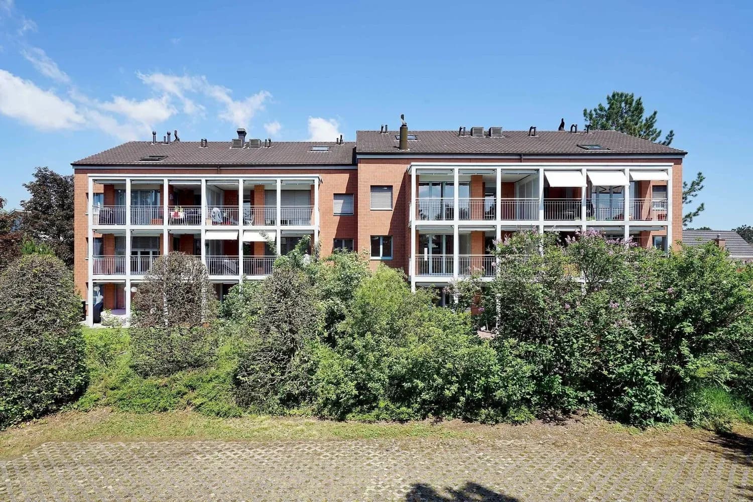 Dachwohnung mit Cheminée und Miete geschenkt!