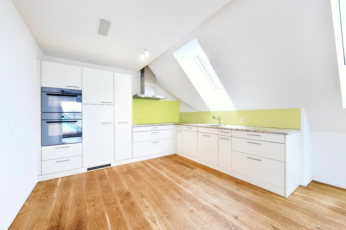 3.5-Zimmer Dachwohnung mit Loggia in Riedikon