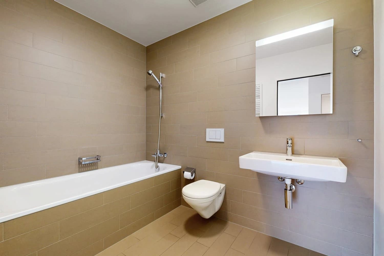 Schöne Attikawohnung mit moderner Infrastruktur