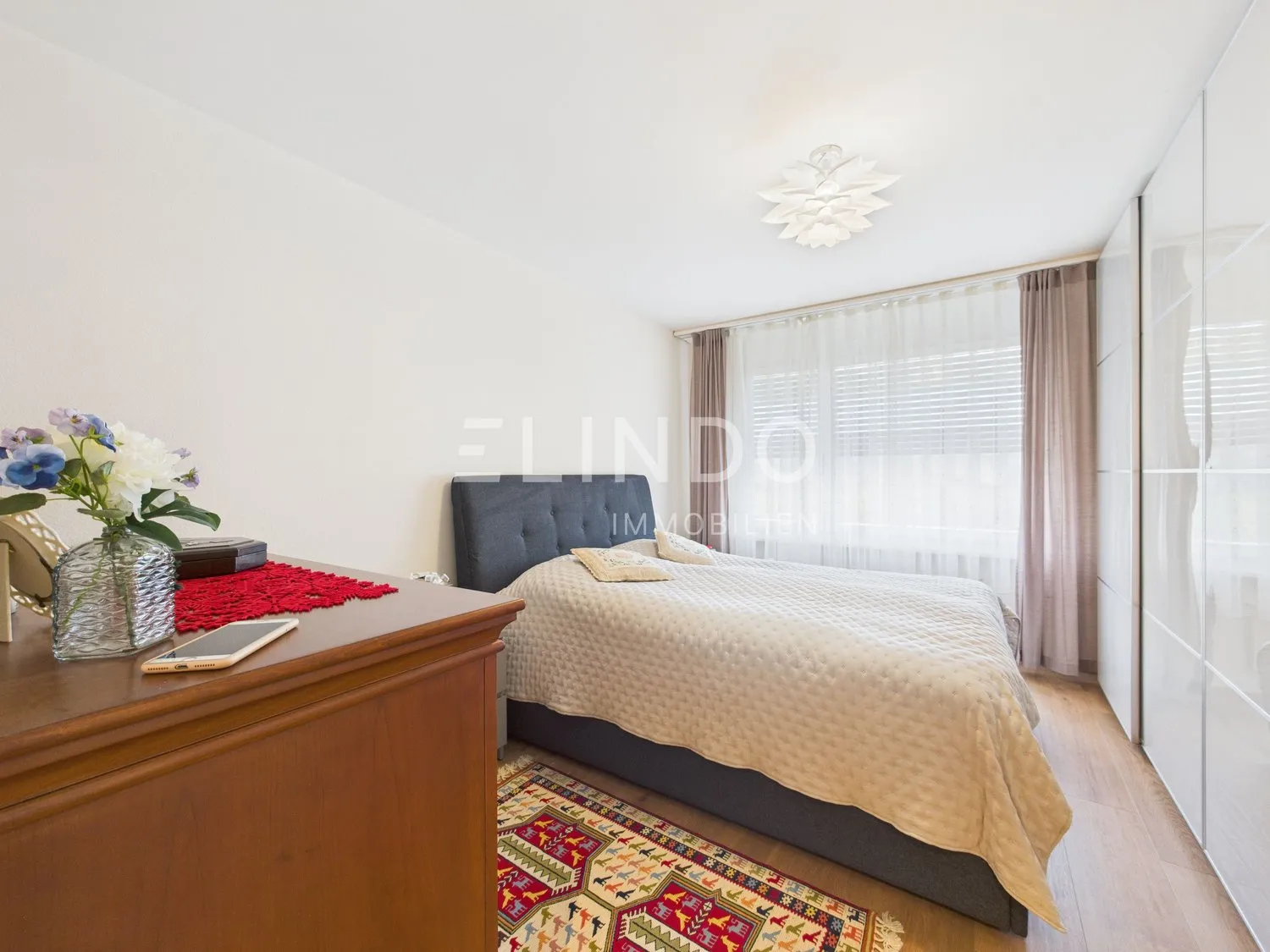 Frisch renovierte 3.5-Zimmer-Gartenwohnung mit Weitsicht in Kilchberg