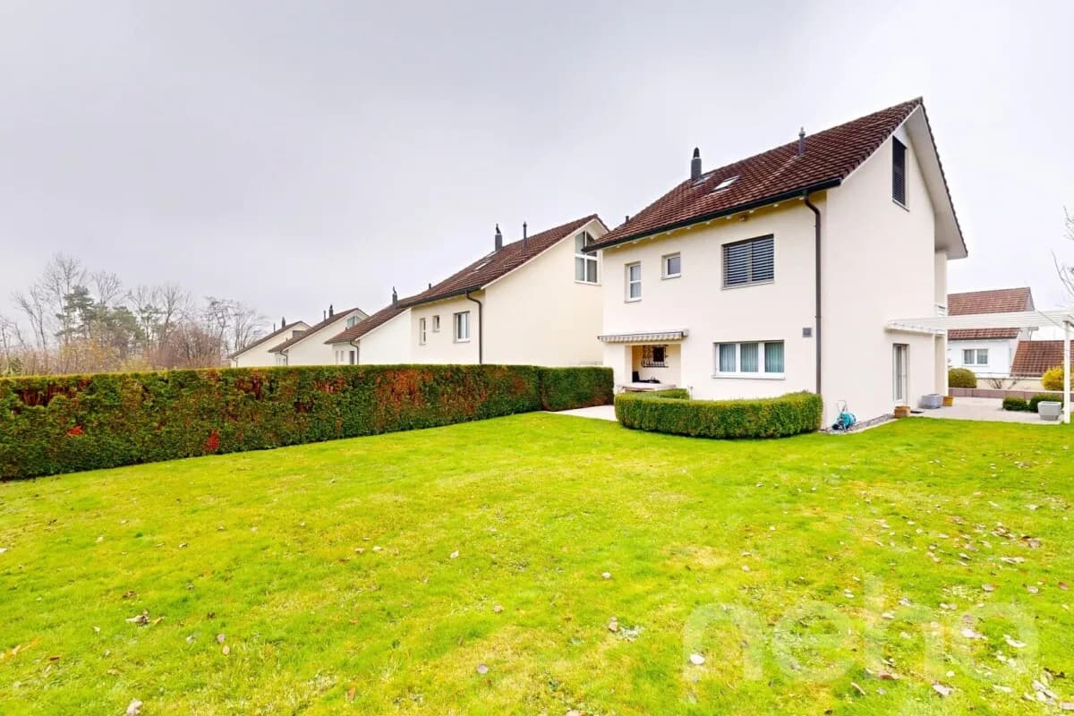 Grosszügiges Haus mit Garten, Doppelgarage und Tempo-30-Lage