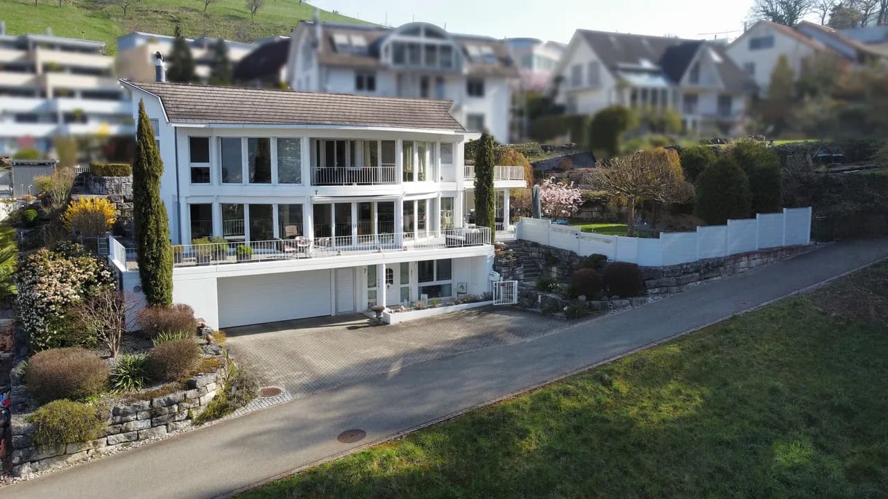 Traumhaftes 7.5-Zimmer-Einfamilienhaus mit Doppelgarage und Weitsicht