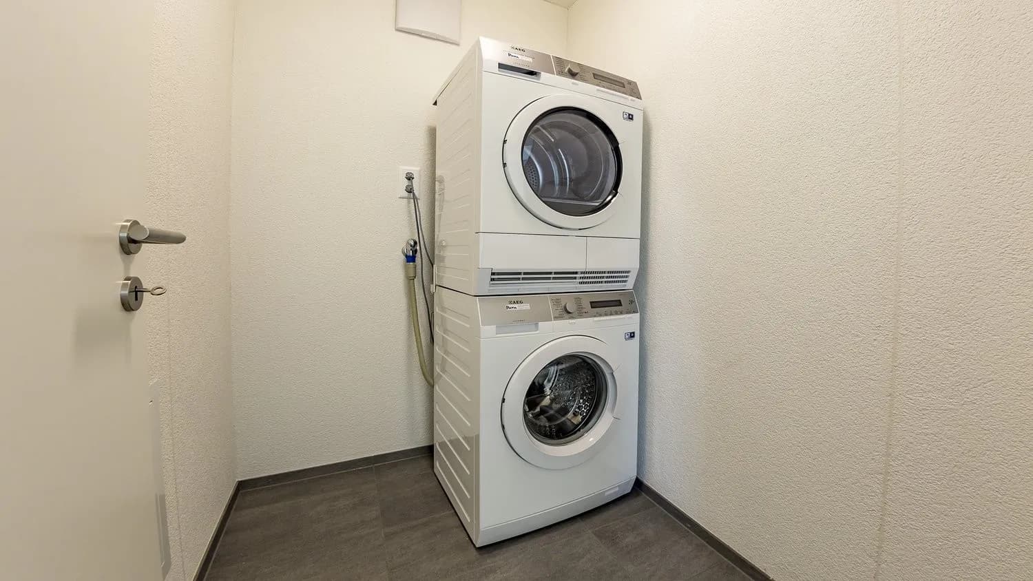 Moderne 3½ ZWG Attika im Dorfzentrum