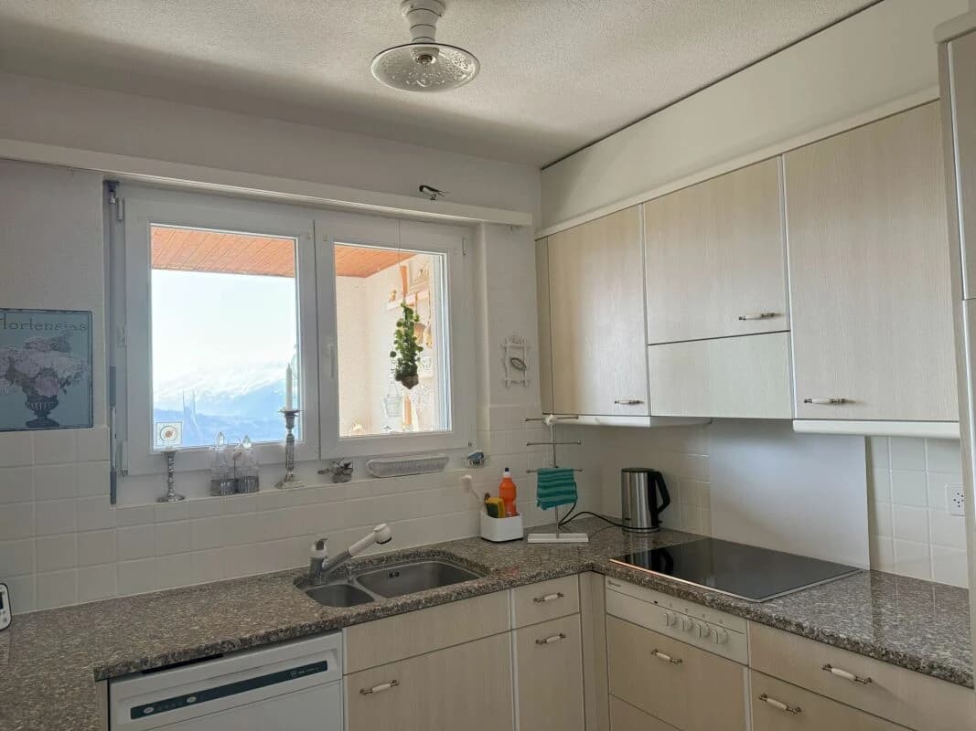 unverbaubarer Weitblick über den Thunersee und die umliegenden Bergketten