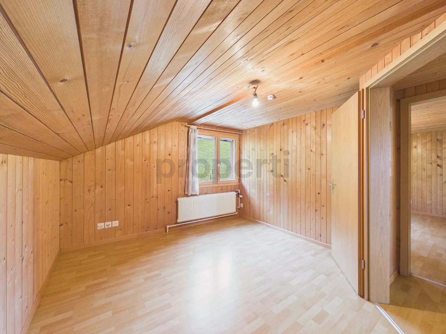 4.5-Zimmer-Dachwohnung in ruhiger, sonniger Lage