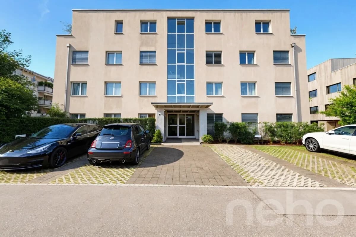 Grosszügige 4.5-Zi.-Wohnung mit Loggia an zentraler, ruhiger Lage