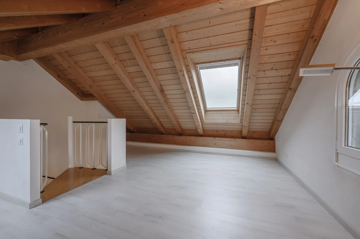 4.5-Zimmer Einfamilienhaus mit zwei Einzelgaragen