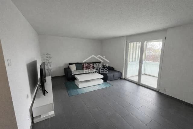 Moderne 2.5-Zimmerwohnung mit Lift und Balkon