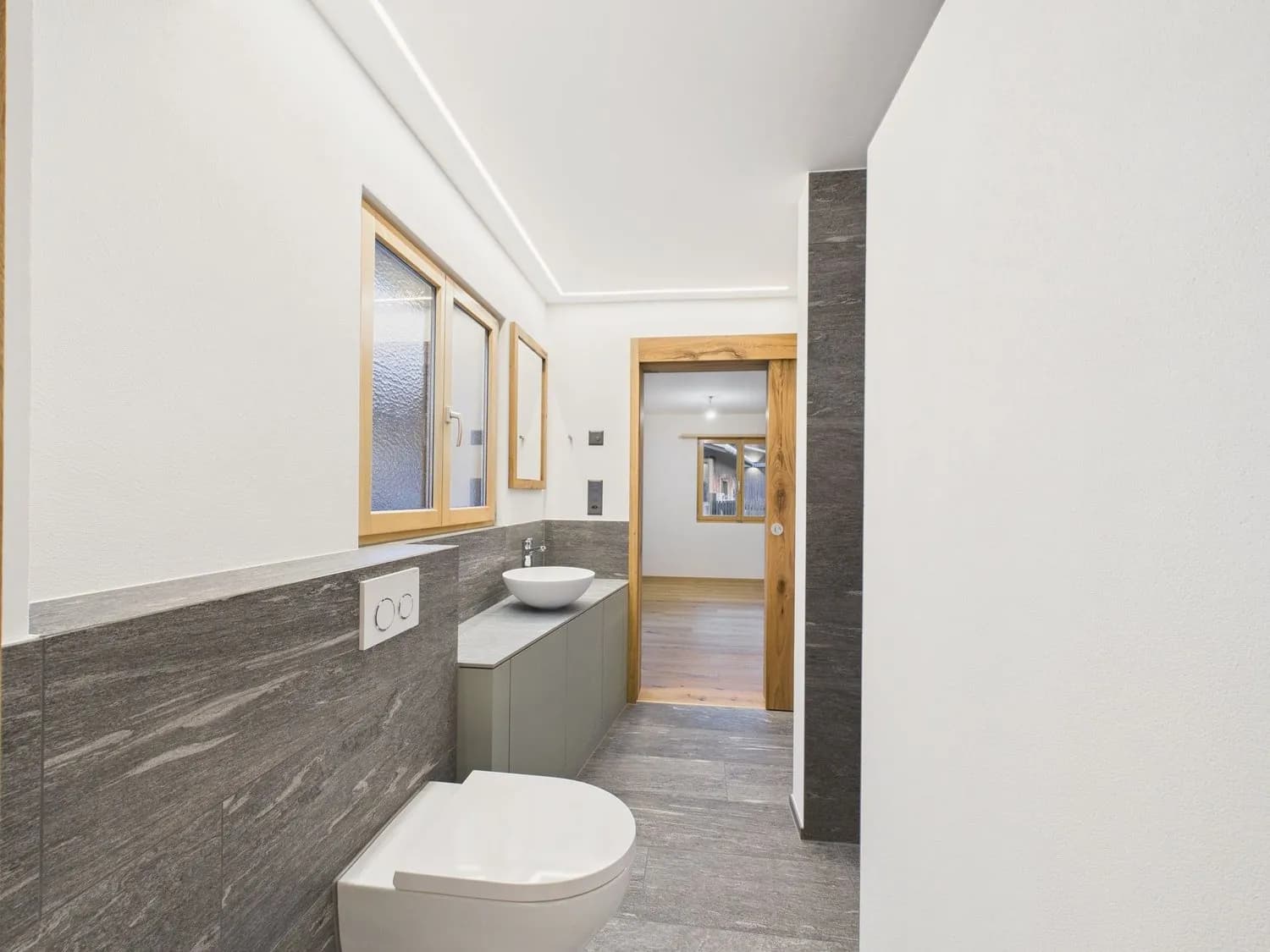 Neu renovierte 2.5-Zimmer-Wohnung mit Abstellraum und Keller, Degen