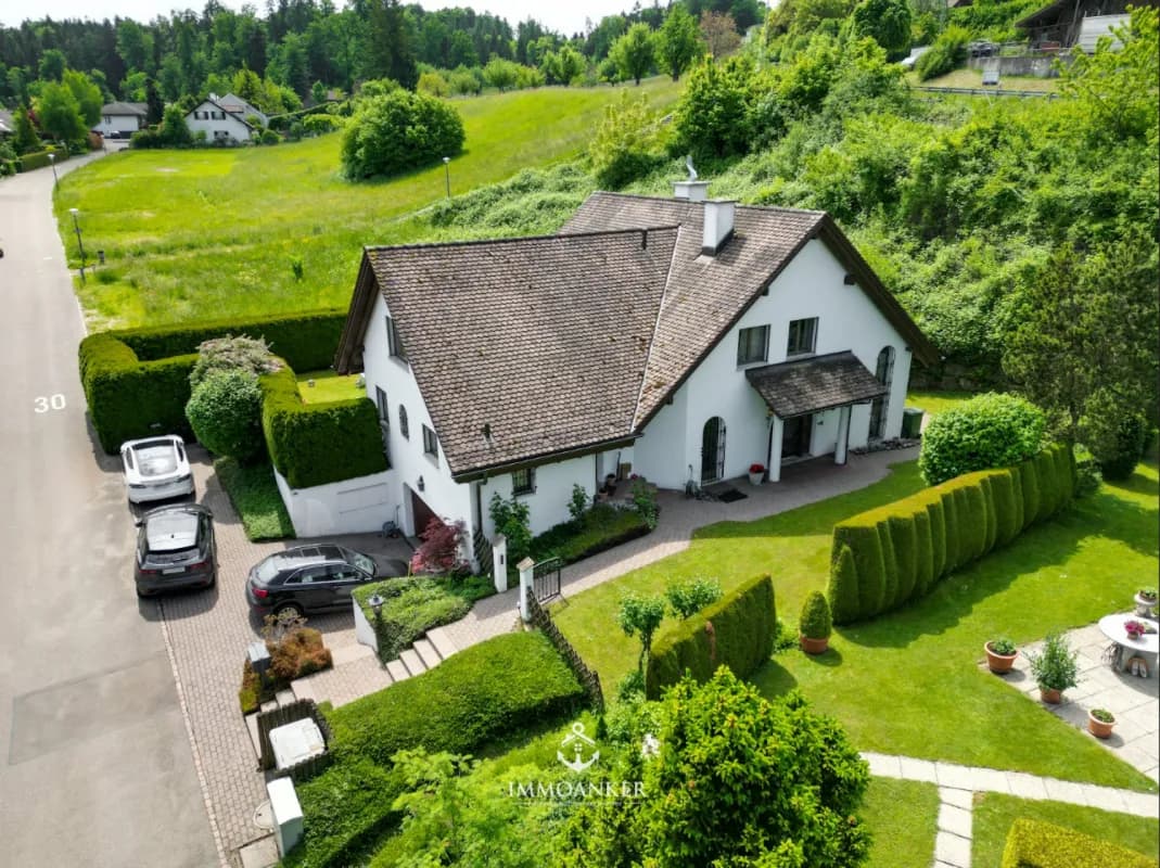 Private Poolvilla mit Einliegerwohnung - Ihr Rückzugsort in Fällanden