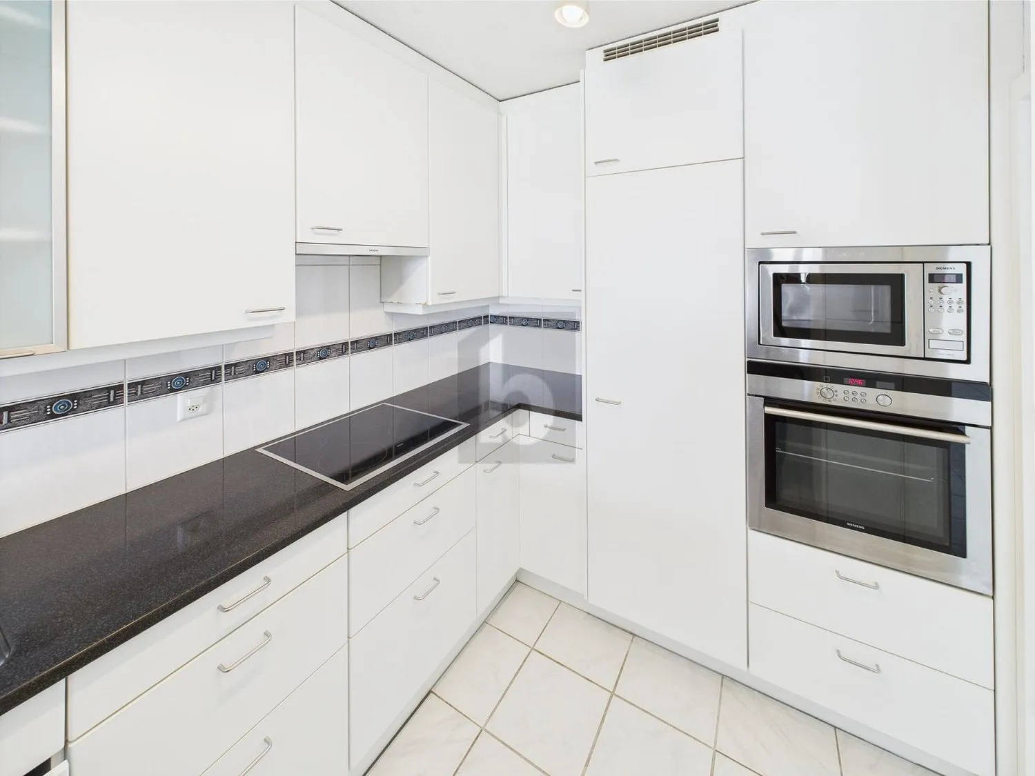 HELL, ZENTRAL UND MIT AUSSICHT