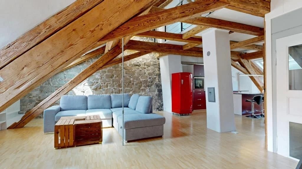 Gschichtsträchtigi Muure mit modernem Inneläbe ir Burgdorfer Autstadt