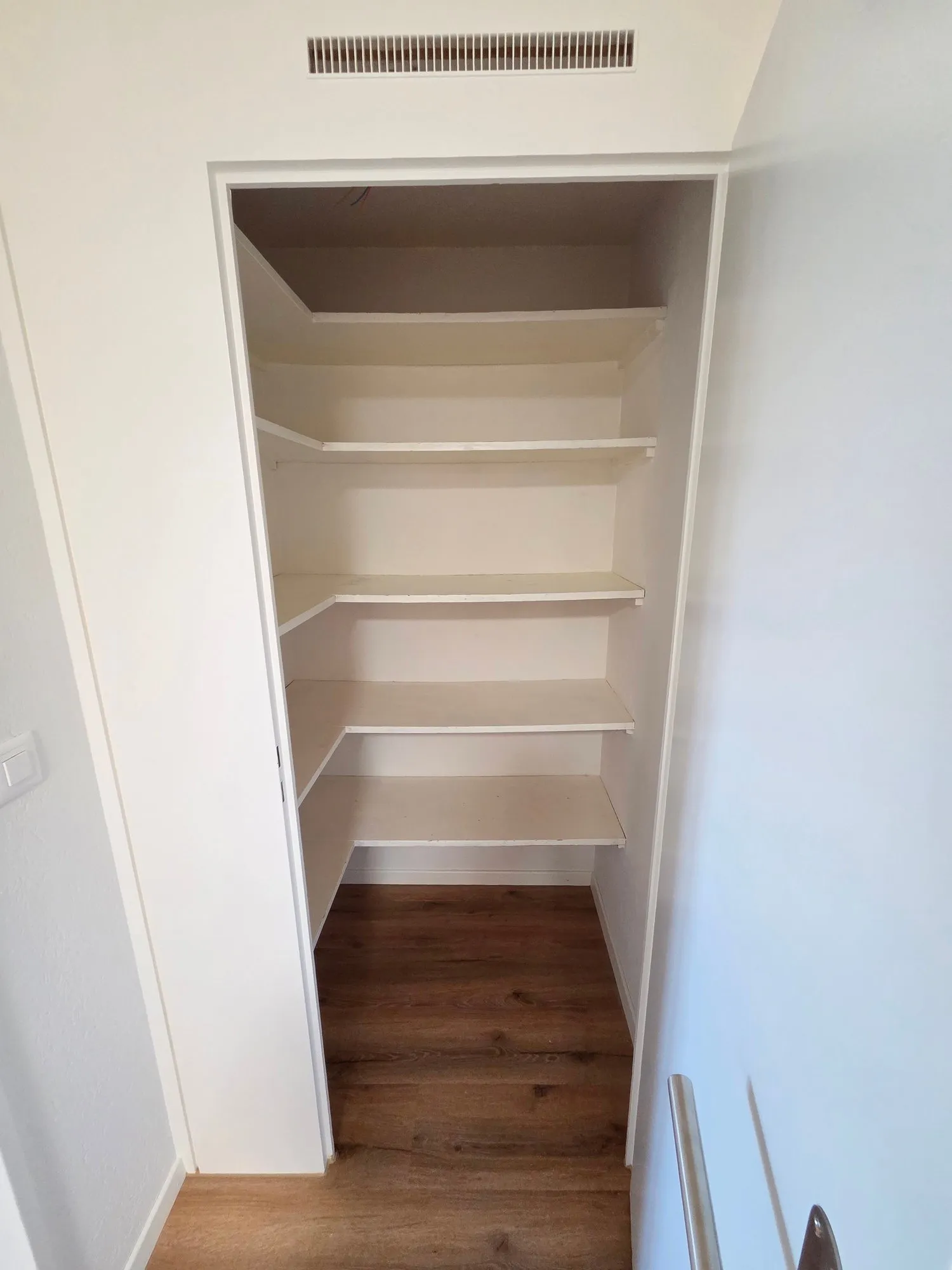 Neu renoviert mit Seeblick und Gartensitzplatz!