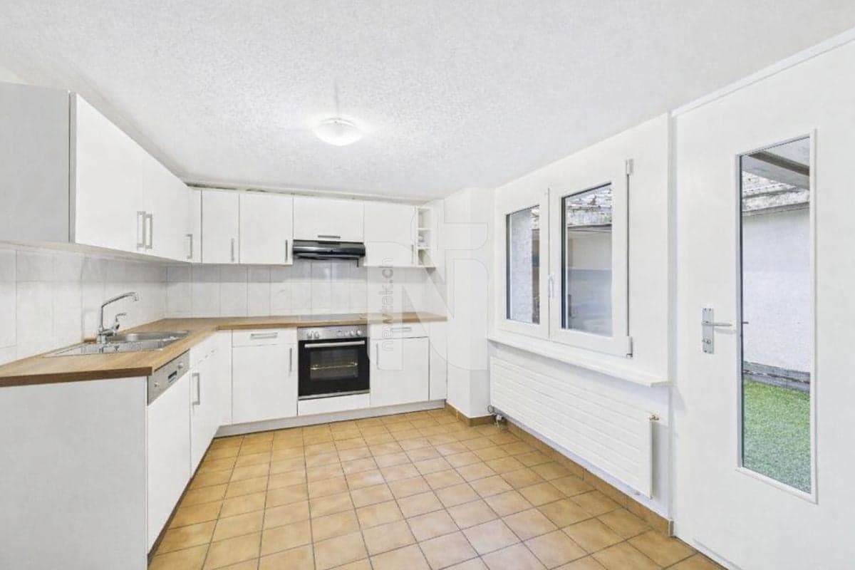 Grosszügige 3.5-Zimmer-Erdgeschosswohnung mit Terrasse in Flüh