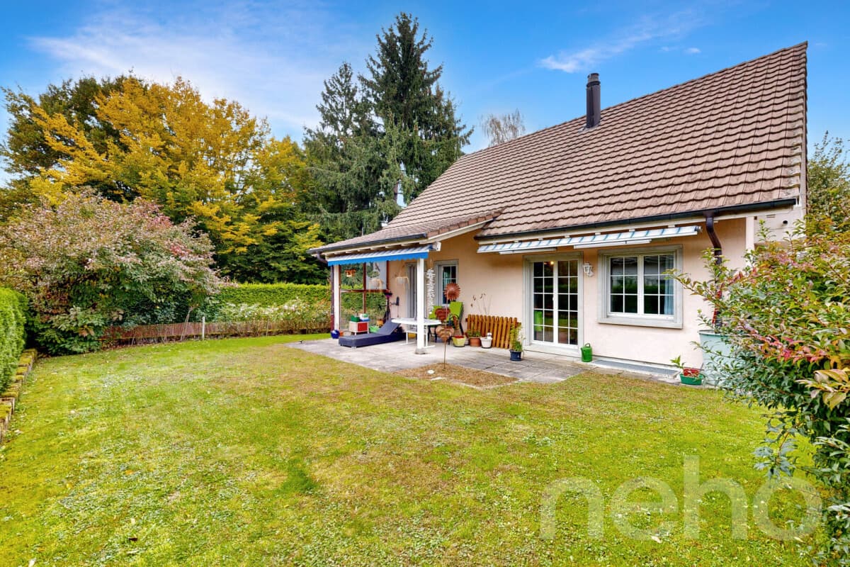 Freistehendes 5.5-Zimmer Einfamilienhaus mit Garten