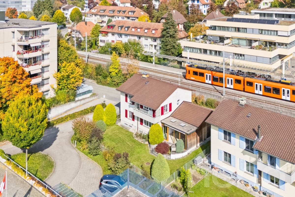 Freistehendes Einfamilienhaus mit Potenzial im Zentrum von Ittigen