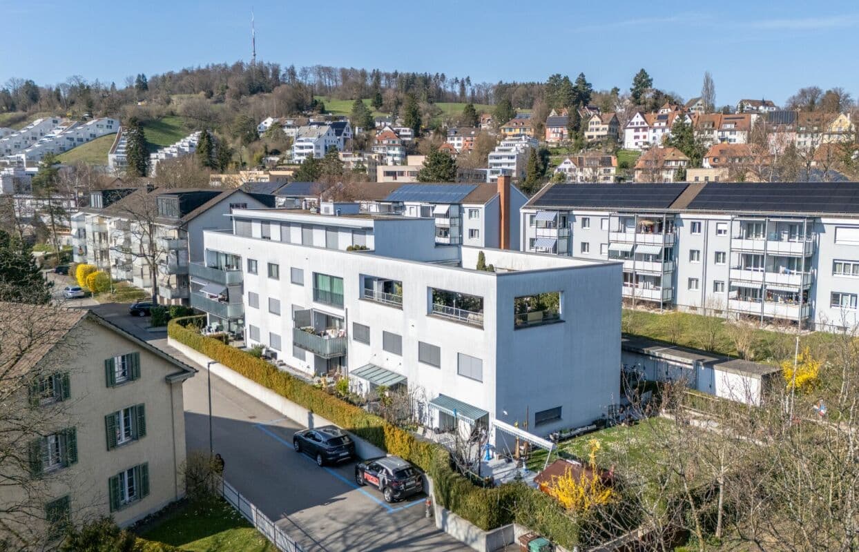 Einzigartige Terrassenwohnung mit 136 m² Aussenbereich und modernem Wohnkomfort