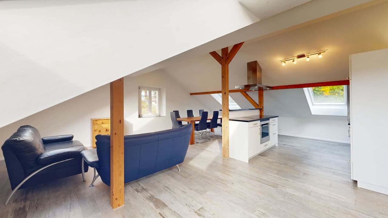 Charmante 2.5-Zimmer-Dachwohnung mit stilvollen Sichtbalken
