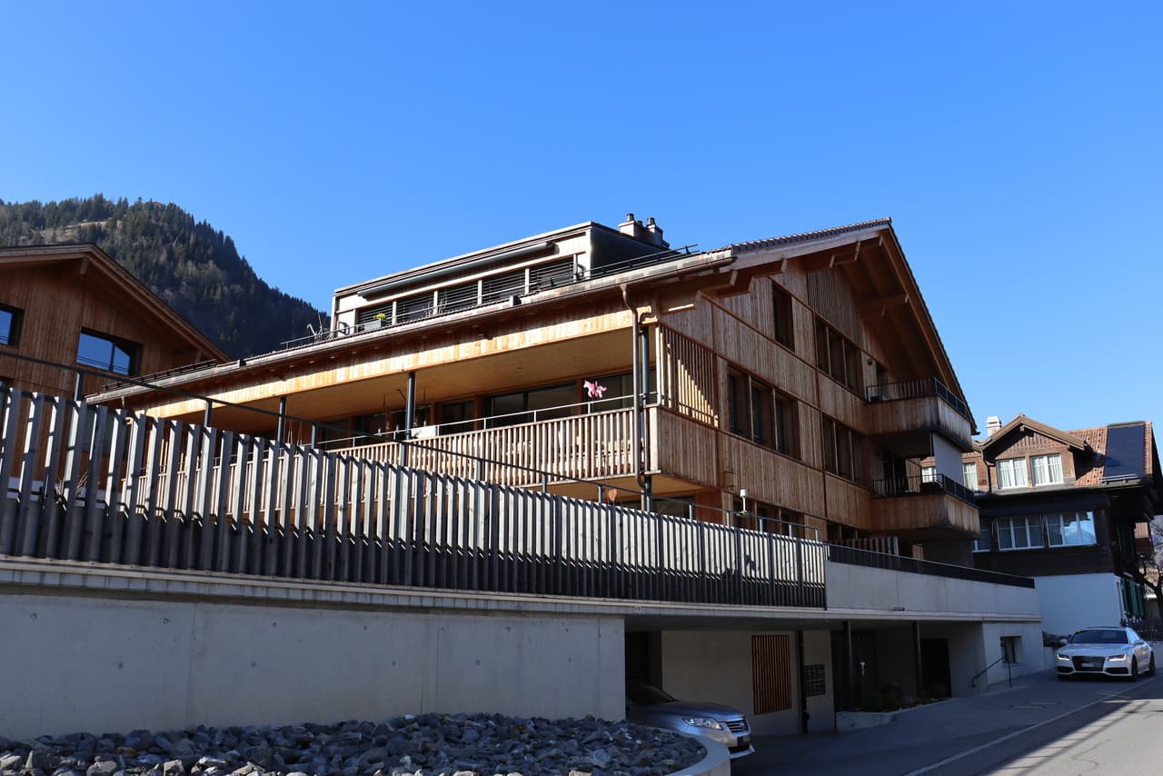 Exklusive 3.5-Zimmerwohnung inkl. 2 EHP