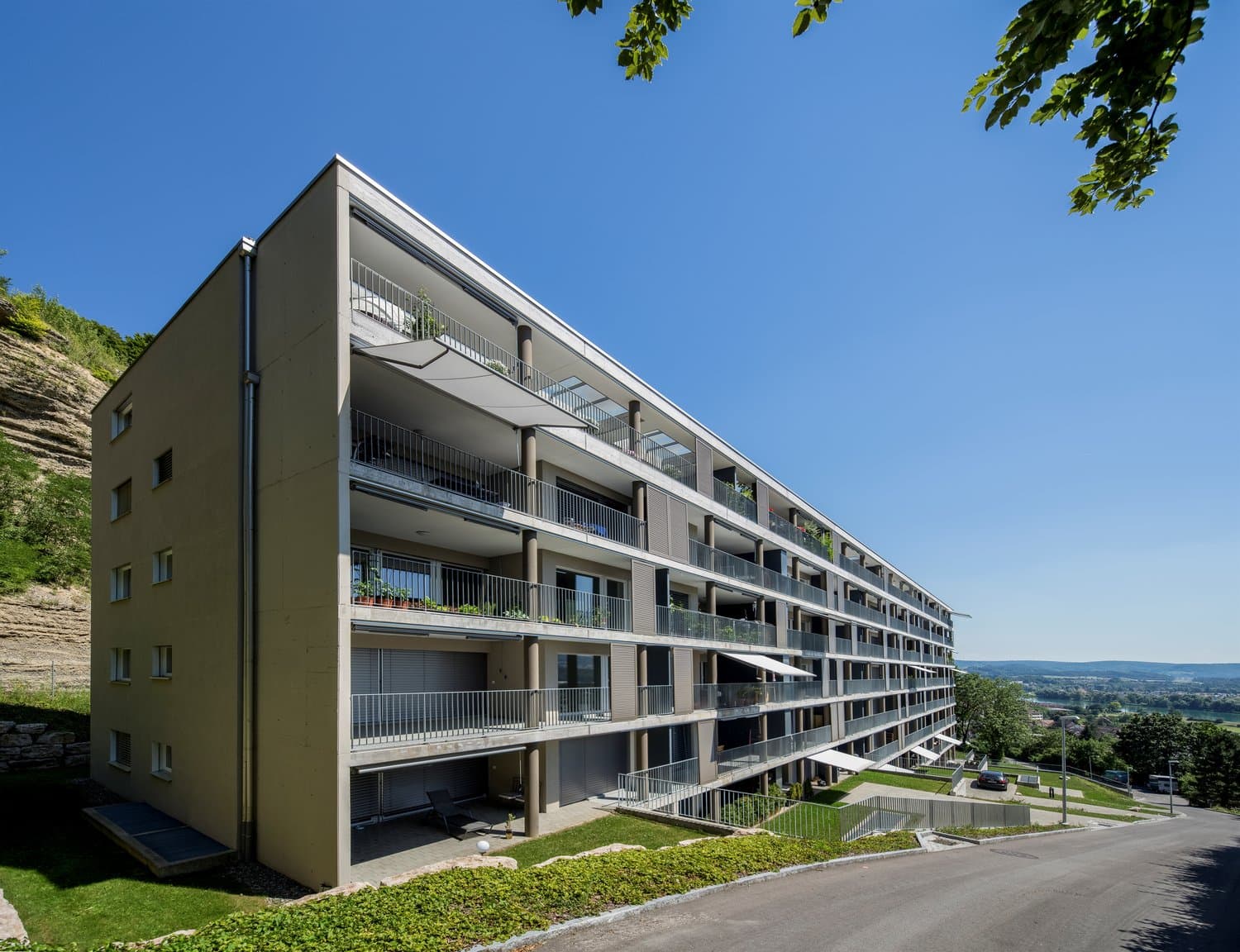 Moderne Wohnung an erhöhter Lage