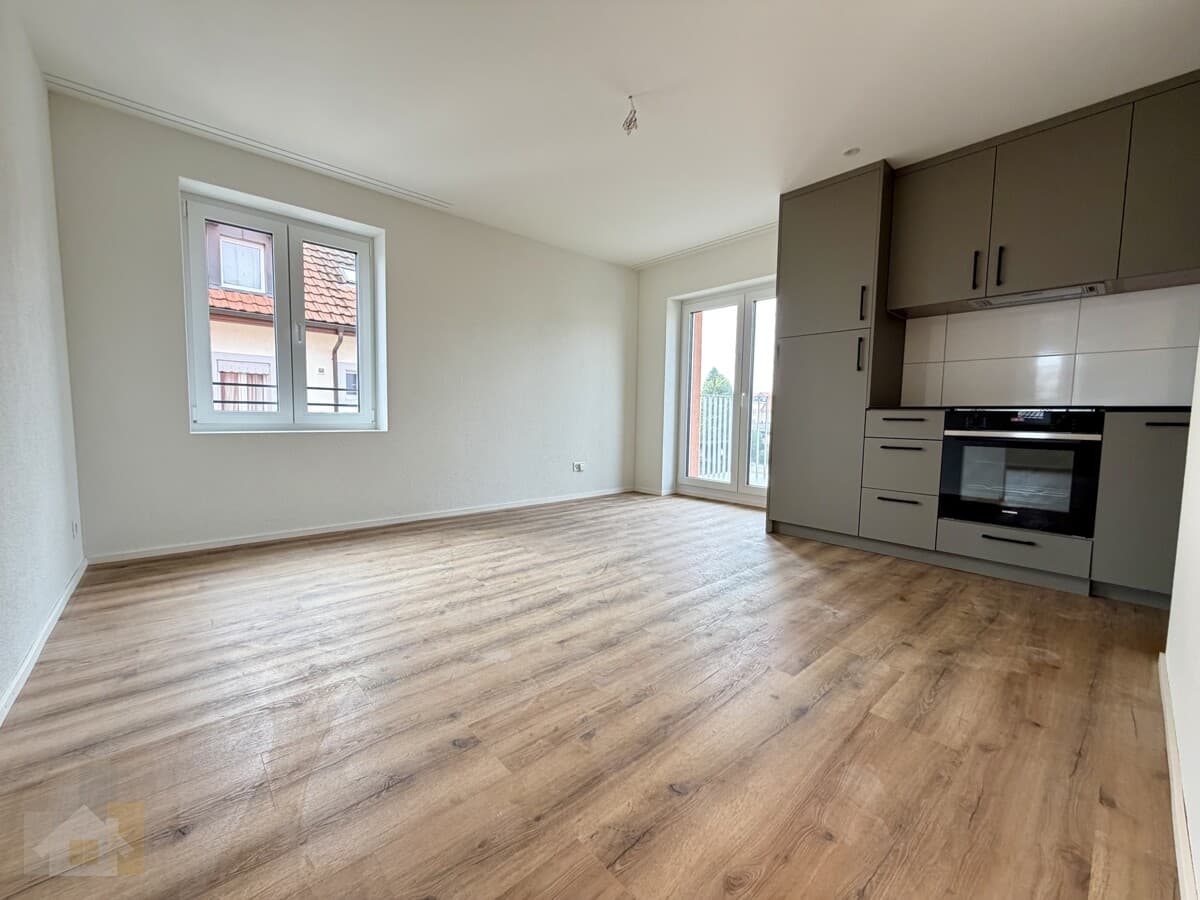 ERSTBEZUG IN TOP MODERNER WOHNUNG AN ZENTRALER LAGE