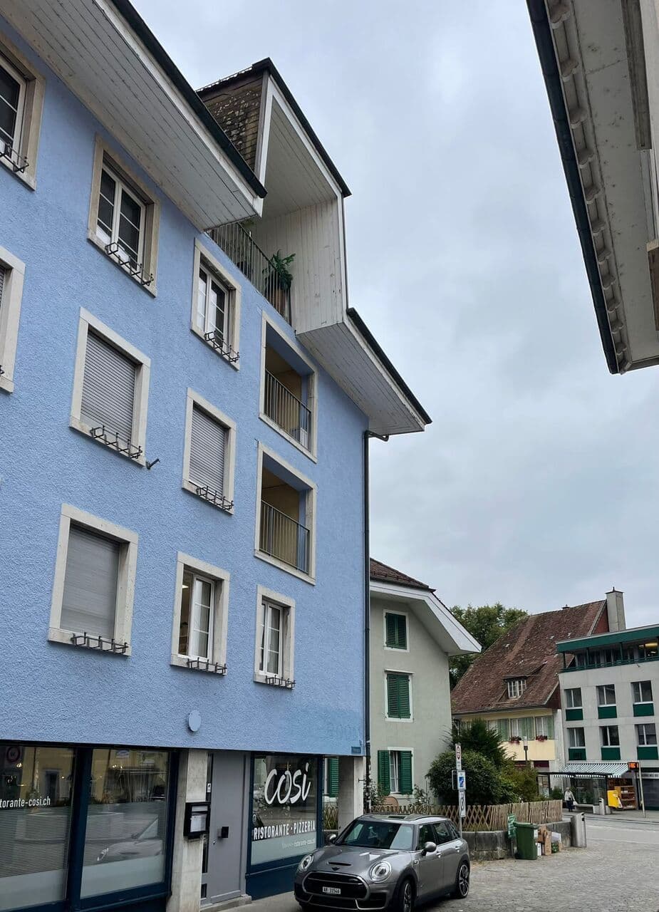 Moderne 2.5-Zimmer-Wohnung mit Balkon im Herzen von Solothurn