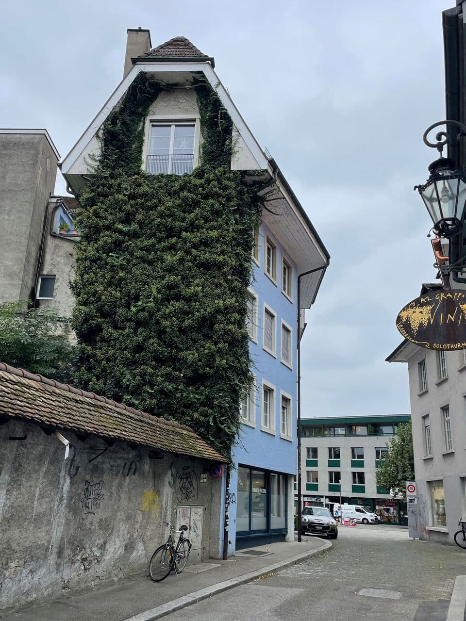 Moderne 2.5-Zimmer-Wohnung mit Balkon im Herzen von Solothurn